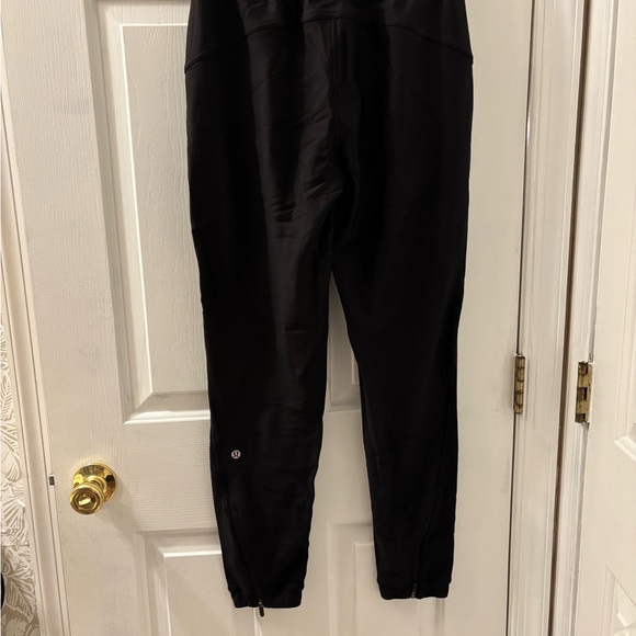 Lululemon joggers size 2
Black. - Picture 3 of 4